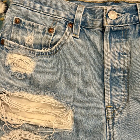 Women’s Levi's 501 Button Fly 27 Blue Cut-Off Distressed Denim Jean Shorts - Picture 5 of 12
